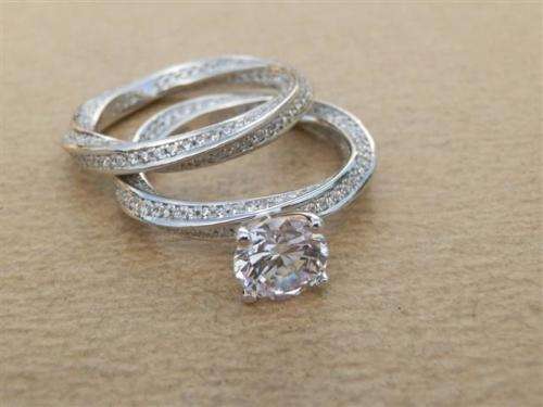 Spectacular solid sterling silver cubic ring set ring - weight 8.57 g.