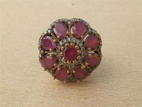 Spectacular sterling silver ruby ring - weight 9.25 g.