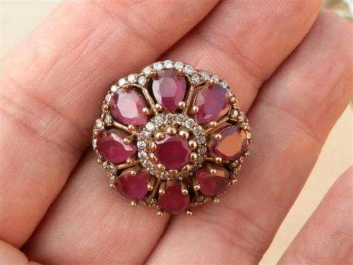 Spectacular sterling silver ruby ring - weight 9.25 g.