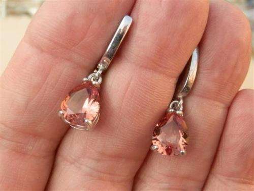 Smashing solid sterling silver color changing Zultanite earrings - weight 5.90 g.