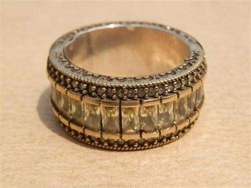 Awesome sterling silver topaz ring - weight 13.37 g.