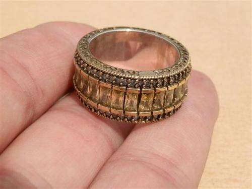 Awesome sterling silver topaz ring - weight 13.37 g.