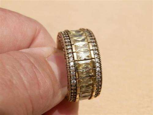 Awesome sterling silver topaz ring - weight 13.37 g.