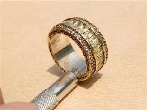 Awesome sterling silver topaz ring - weight 13.37 g.