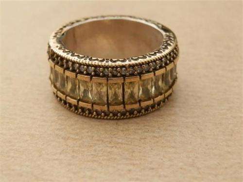 Awesome sterling silver topaz ring - weight 13.37 g.