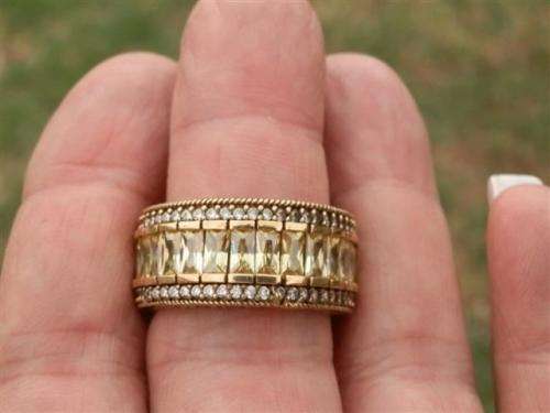 Awesome sterling silver topaz ring - weight 13.37 g.