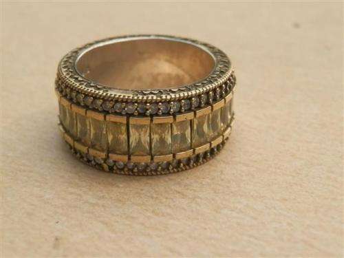 Awesome sterling silver topaz ring - weight 13.37 g.