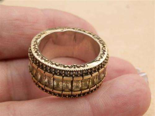 Awesome sterling silver topaz ring - weight 13.37 g.