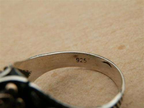 Stunning sterling silver ring - weight 9.27 g.