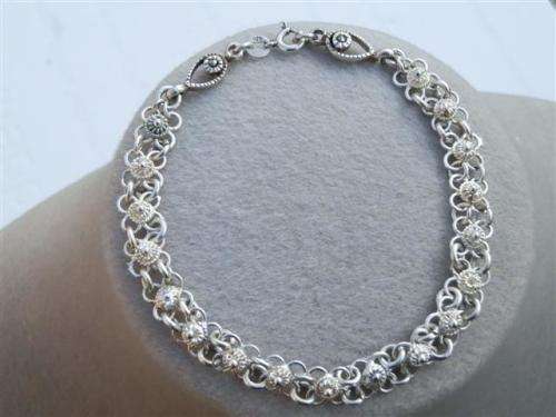 Ravishing solid sterling silver fancy bracelet - weight 8.89 g.