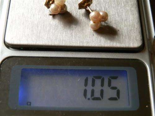 Lovely antique 9 ct gold real sea pearl earrings.