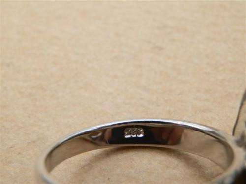 Smashing solid sterling silver natural mabe pearl ring - weight 8.04 g.