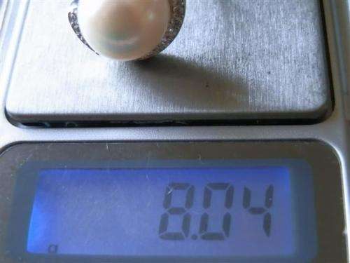 Smashing solid sterling silver natural mabe pearl ring - weight 8.04 g.
