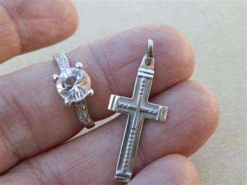 Stunning solid sterling silver ring and cross pendant combo - weight 3.8 g.