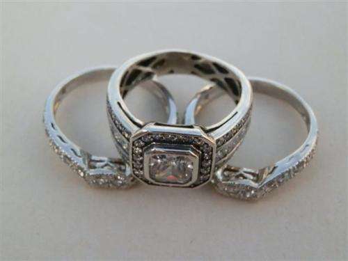 Astonishing solid sterling silver ring set - weight 11 g.