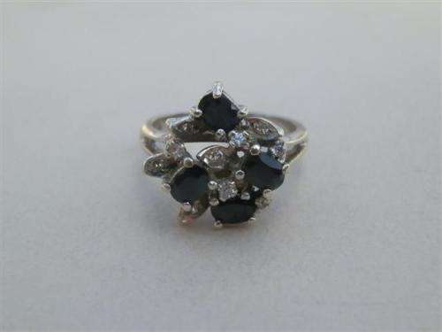Magnificent solid sterling silver blue sapphire cluster ring - weight 4.6 g