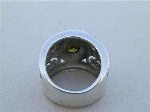 Fabulous heavy solid sterling silver ring - weight 13.2 g.