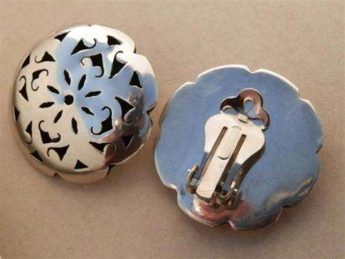 Exquisite vintage solid sterling silver earrings - weight 9.4 g.