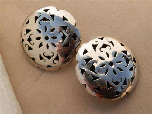 Exquisite vintage solid sterling silver earrings - weight 9.4 g.