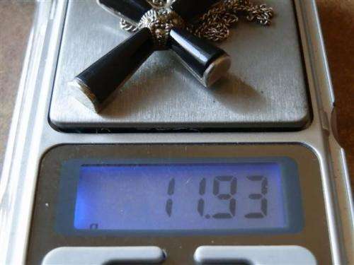 Stunning vintage solid sterling silver onyx cross pendant and chain - weight 11.93 g.