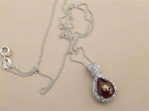Astonishing solid 9 ct gold and sterling silver natural amethyst pendant and chain - weight 3.30 g.