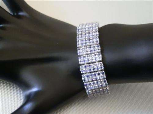 Exquisite 14 ct white gold over solid sterling silver bracelet with 298 natural Tanzanites, 54 g