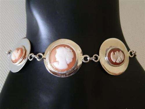 Exquisite vintage solid sterling silver cameo bracelet - weight 12.90 g.
