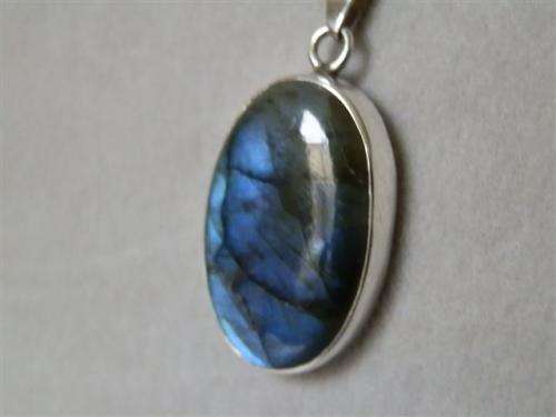 Alluring Solid Sterling Silver Natural Labradorite Pendant and Chain - weight 9.03 g.