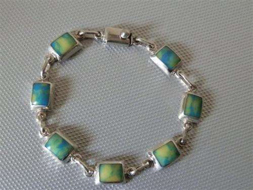 Fabulous sturdy solid sterling silver vintage Mexico bracelet - weight 23.53 g.