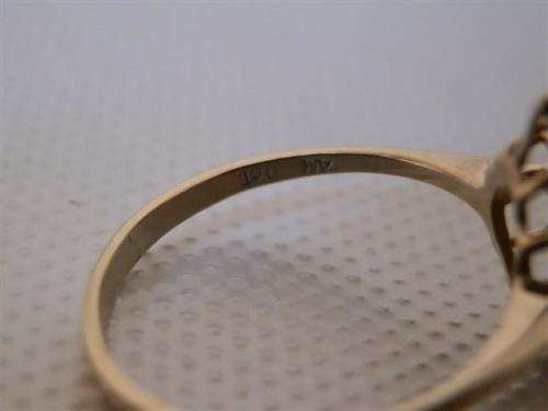 Fabulous Solid 9 ct Gold 0.14 ct Diamond Ring