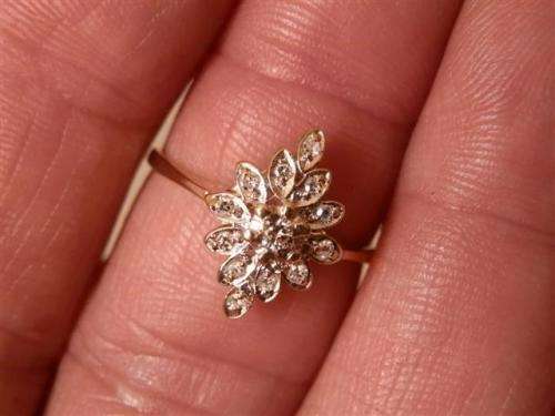 Fabulous Solid 9 ct Gold 0.14 ct Diamond Ring