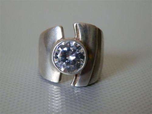 Magnificent Solid Sterling Silver Ring with Clear Stone - weight 11.2 g