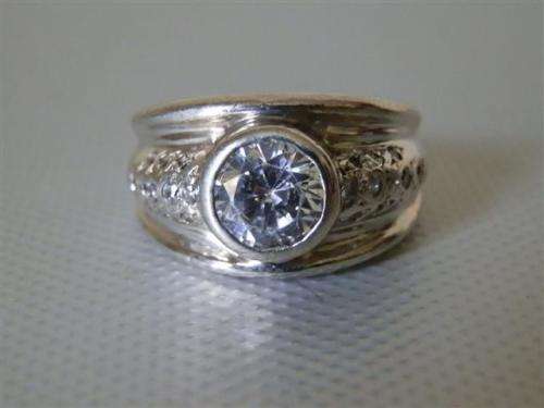 Fabulous Solid Sterling Silver Ring - weight 8.4 g