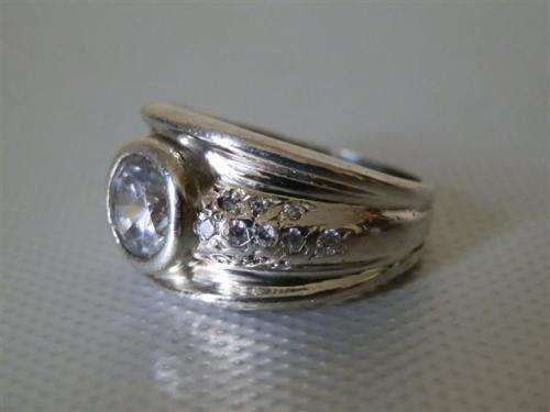 Fabulous Solid Sterling Silver Ring - weight 8.4 g