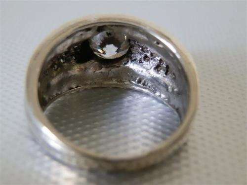 Fabulous Solid Sterling Silver Ring - weight 8.4 g