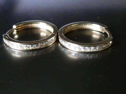 Awesome Solid 9 ct Gold Earrings - weight 2.5 g