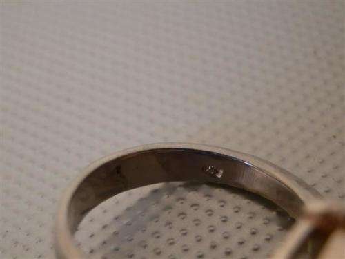 Exquisite Solid Sterling Silver 9 ct White Topaz Ring - weight 7.5 g.
