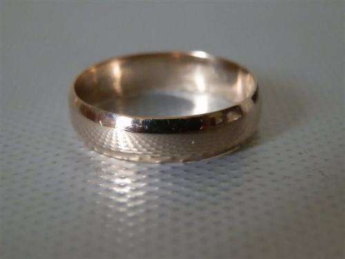 SALE!!  Solid 9 ct Gold Ring