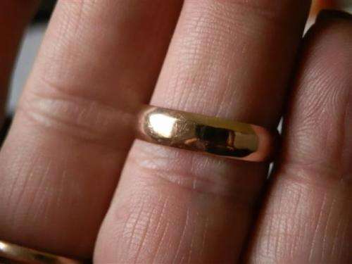 SALE!!  Solid 9 ct Gold Ring
