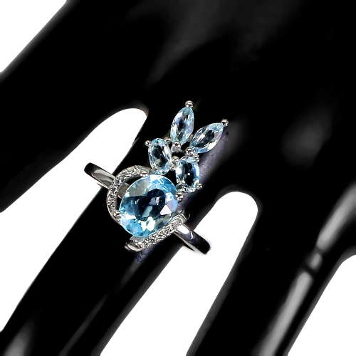 Stunning Natural Sky Blue Topaz Solid Sterling Silver Ring - weight 3.87 g