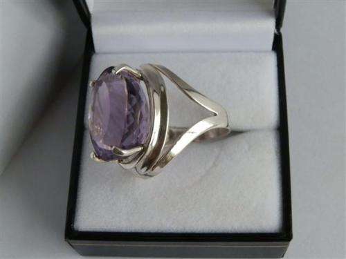 Solid Sterling Silver Ring with large Amethyst - weight 10 g
