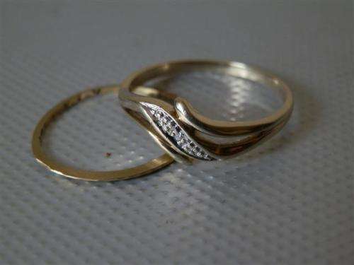 18 ct Yellow Gold Ring & 9 ct Yellow Gold Diamond Ring Lot