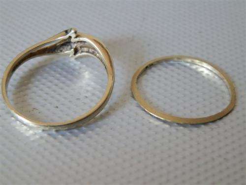 18 ct Yellow Gold Ring & 9 ct Yellow Gold Diamond Ring Lot
