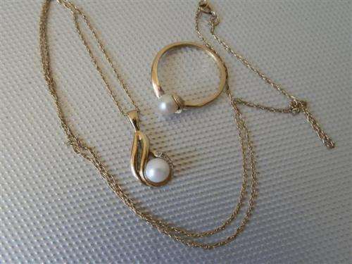 9 ct Gold Pearl Ring & Diamond and Pearl Necklace Set