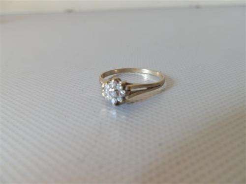9 ct Gold approx 0.20 ct Diamond Cluster Ring