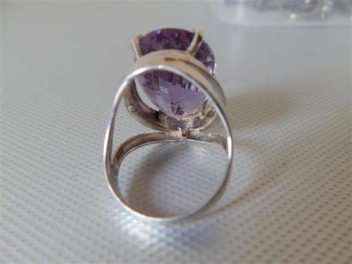 Solid Sterling Silver Ring with large Amethyst - weight 10 g