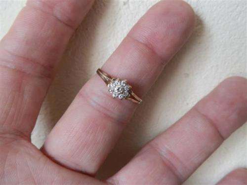 9 ct Gold approx 0.20 ct Diamond Cluster Ring