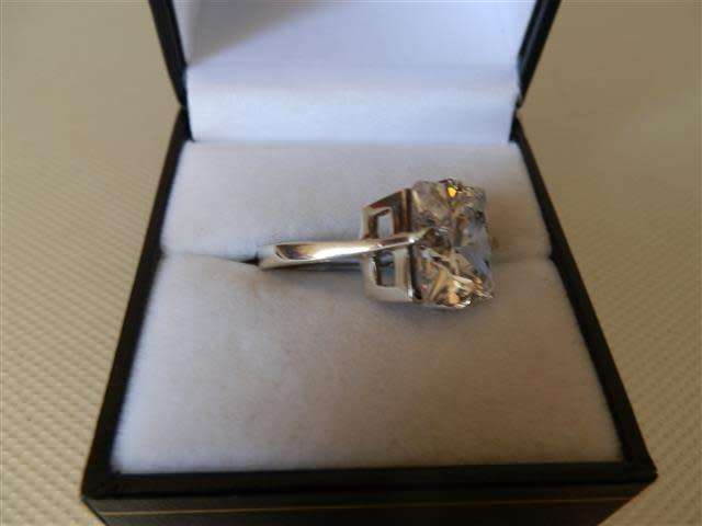 Sterling Silver Ring with Clear Stone - weight 6.5 g