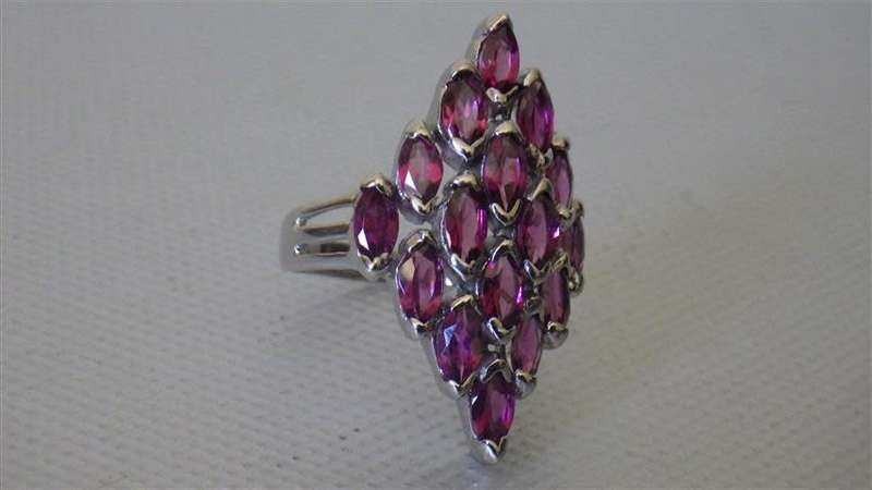 Awesome Sterling Silver Cluster Ring - weight 6.4 g