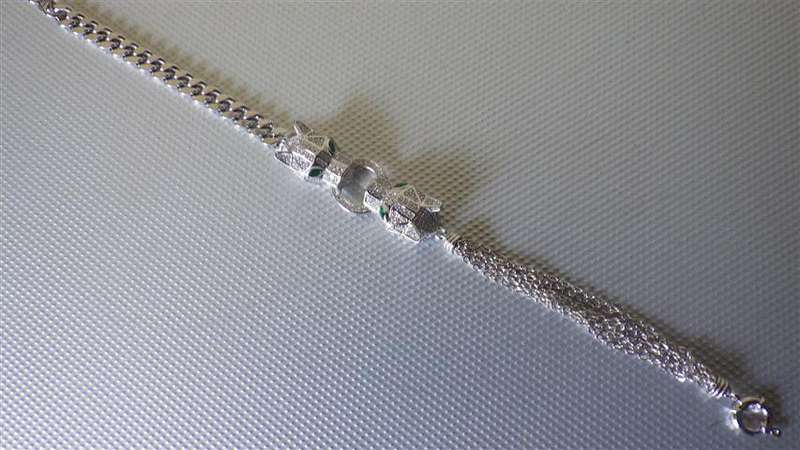 Exquisite Sterling Silver Bracelet -- weight 13.4 g